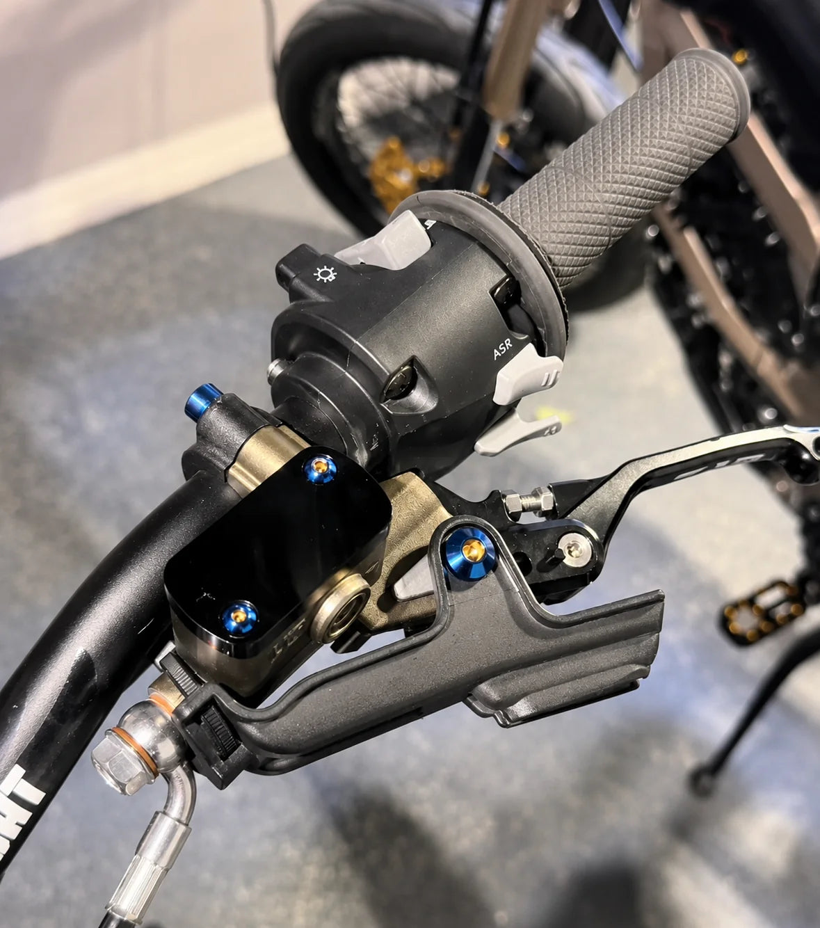 MXB Titanium Lever Pivot Bolt